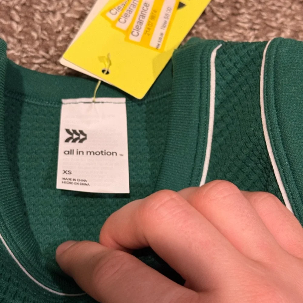 🫜Green Sleeveless knit Women's crop tank Top - Picture 4 of 4